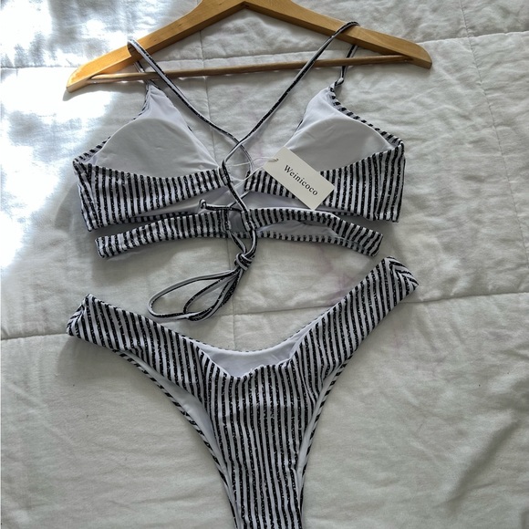 🪼Stripe print two piece bikini with high cut and cheeky bikini bottoms NWT - Picture 4 of 4